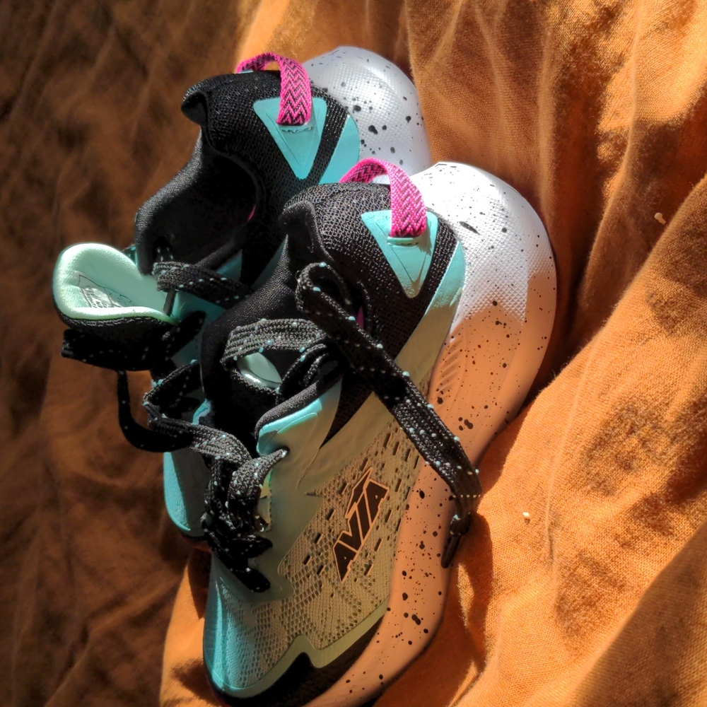 Avia tennis shoes